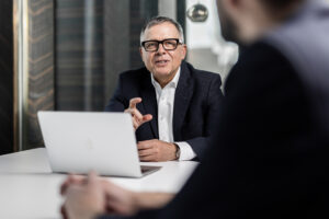 Byznysové jednohubky: Lucie Dědková a Martin Bednář: B2B prodej začíná na recepci